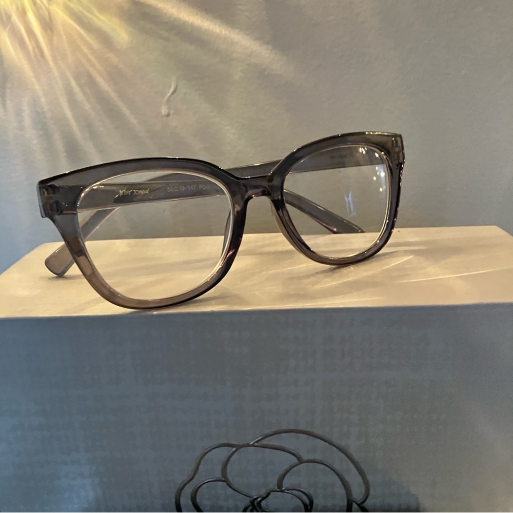 Betsy Johnson Slate Blue 2.50 Blue Light Readers Glasses NWOT